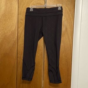 Lululemon Athletica Women’s Black Size 6 Cropped Leggings Workout Pants